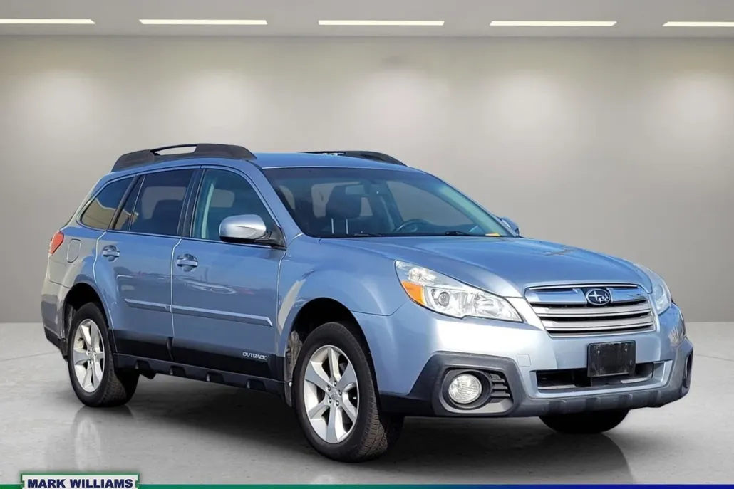 2013 Subaru Outback 2.5i Premium photo 1