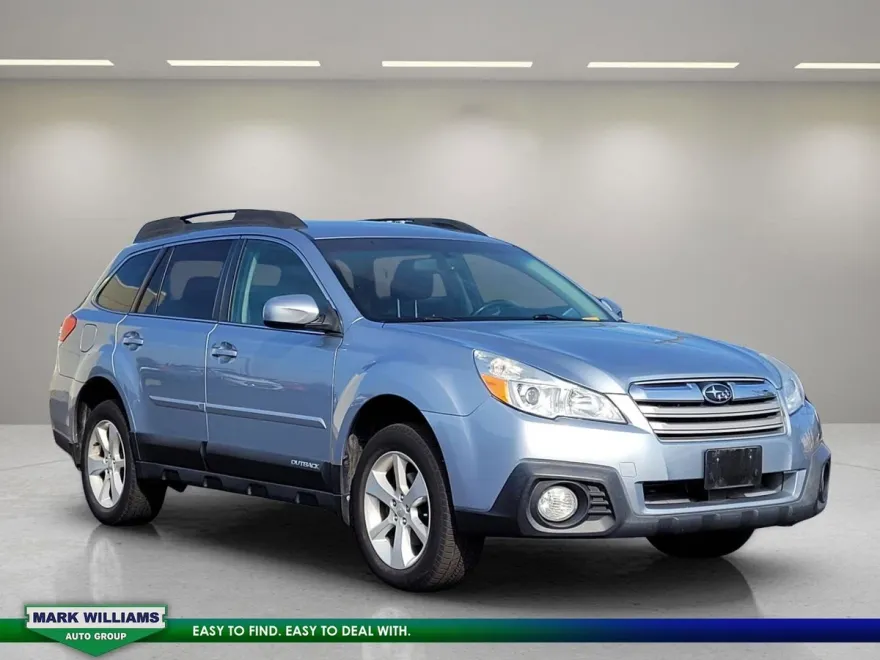 2013 Subaru Outback 2.5i Premium photo 1