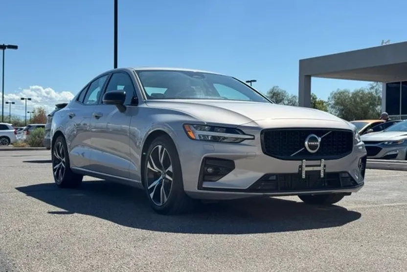 2025 Volvo S60 B5 Core photo 1