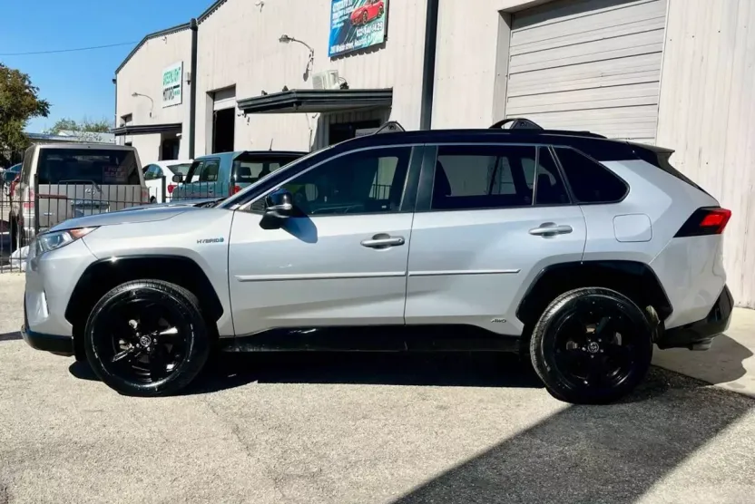 2019 Toyota RAV4 Hybrid XSE Sport photo 1
