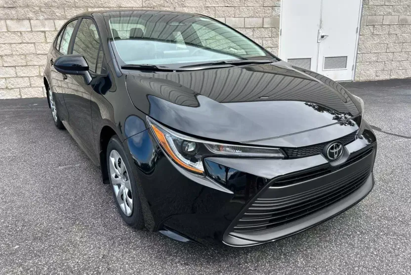 2026 Toyota Corolla LE photo 1