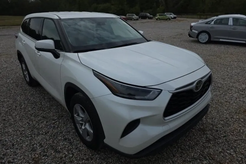 2021 Toyota Highlander L photo 1