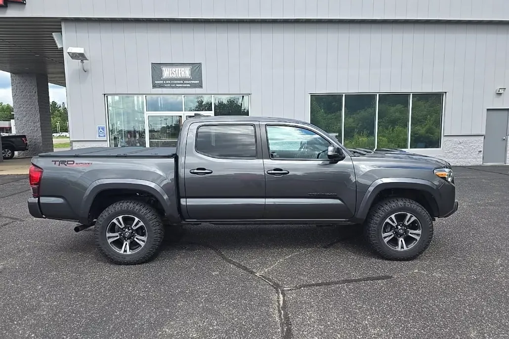 2019 Toyota Tacoma TRD Sport photo 1