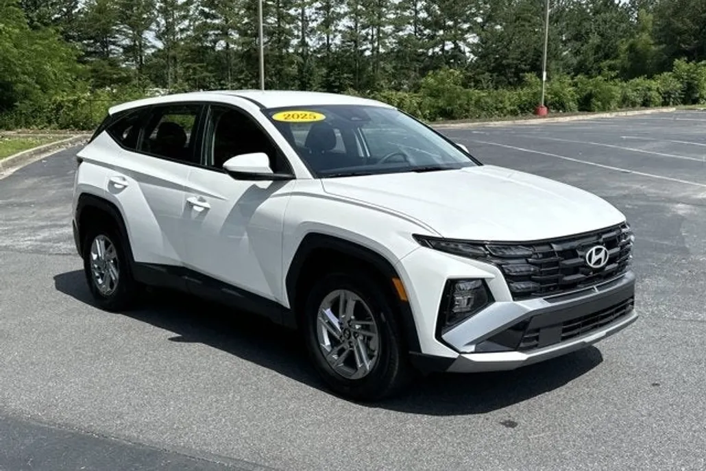 2025 Hyundai Tucson SE photo 1