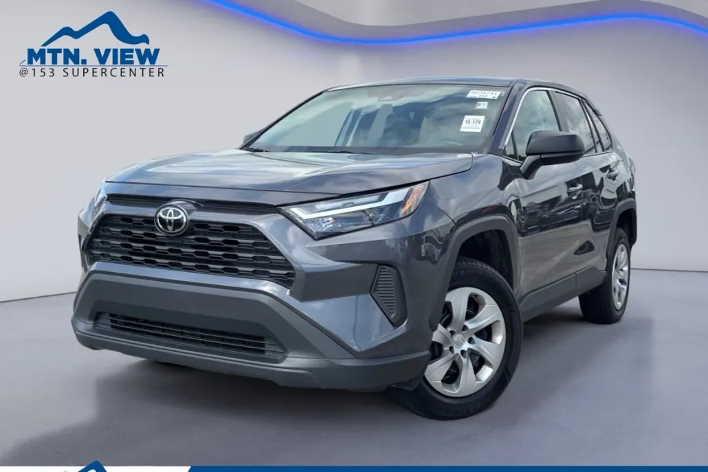 2023 Toyota RAV4 LE photo 1