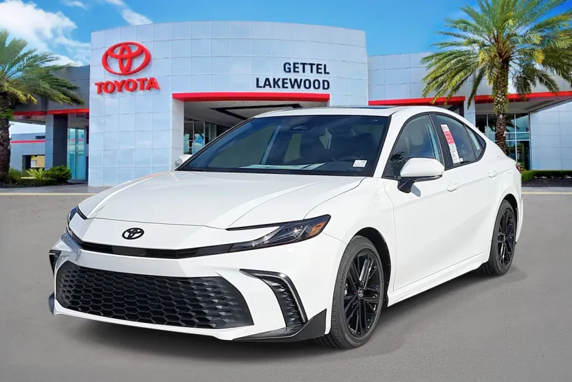 2026 Toyota Camry SE photo 1