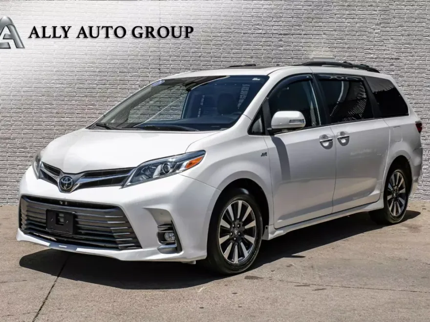 2020 Toyota Sienna Limited Premium photo 1