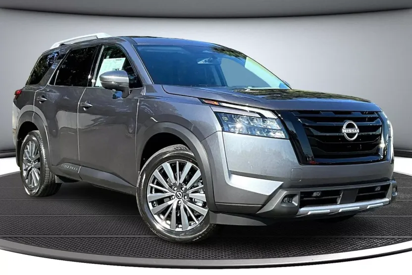 2025 Nissan Pathfinder SL photo 1