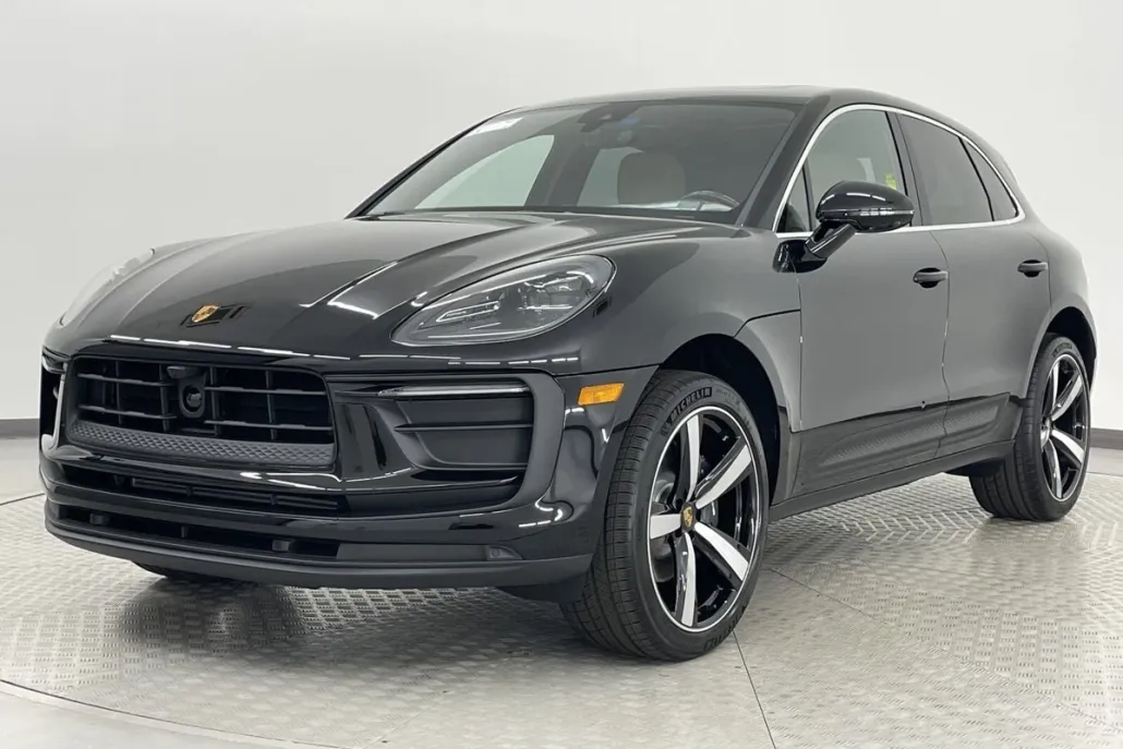 2025 Porsche Macan T photo 1