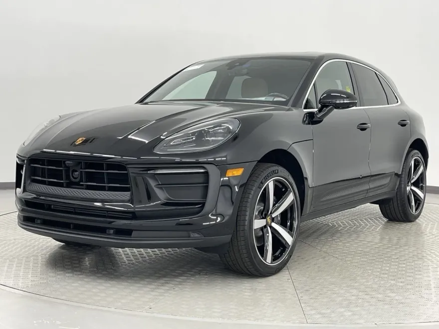 2025 Porsche Macan T photo 1