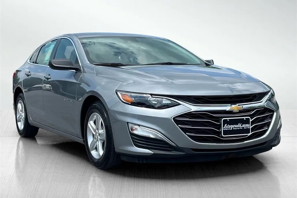 2023 Chevrolet Malibu LS photo 1