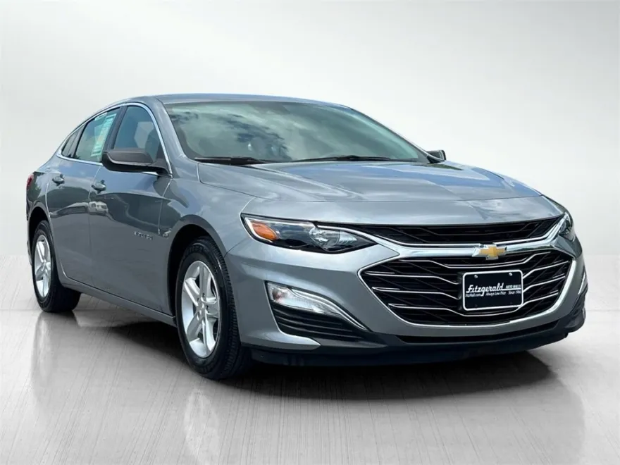 2023 Chevrolet Malibu LS photo 1