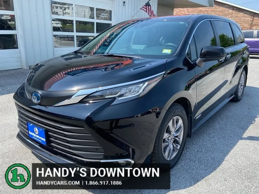 2021 Toyota Sienna XLE photo 1