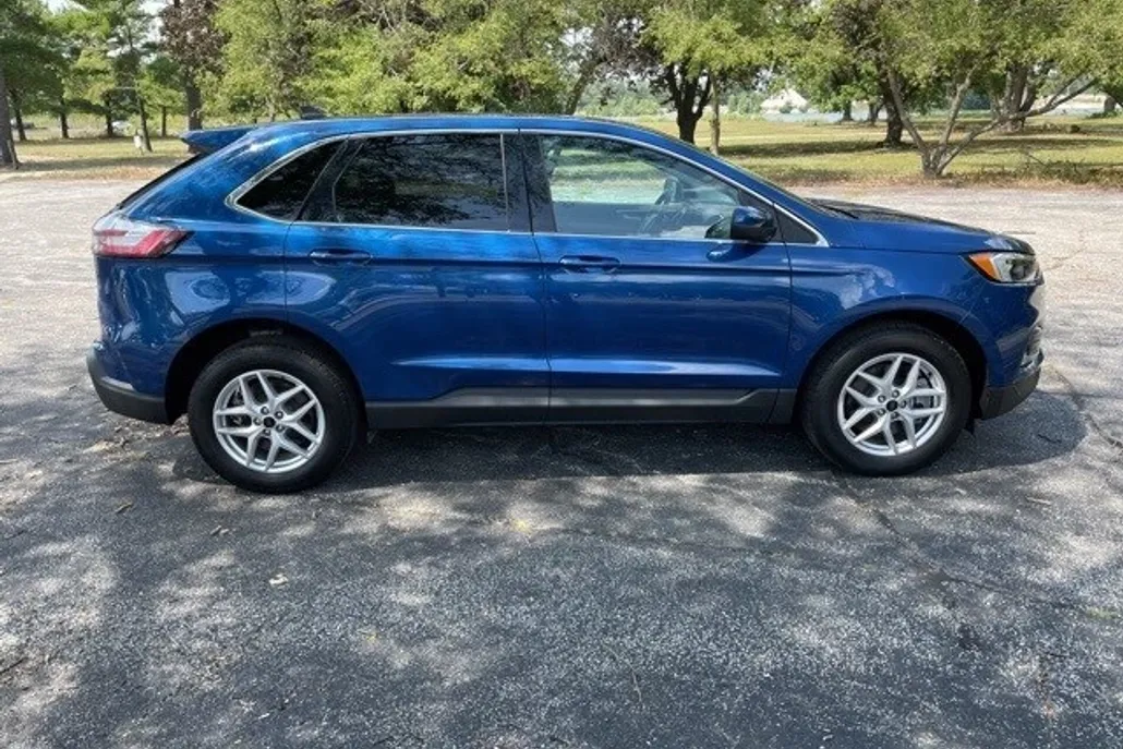 2023 Ford Edge SEL photo 1