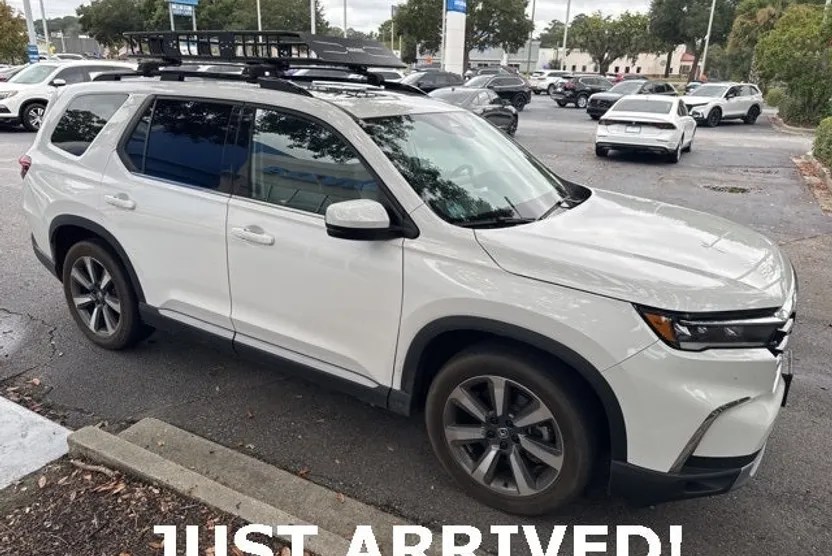 2024 Honda Pilot Touring photo 1