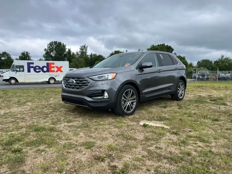 2022 Ford Edge Titanium photo 1