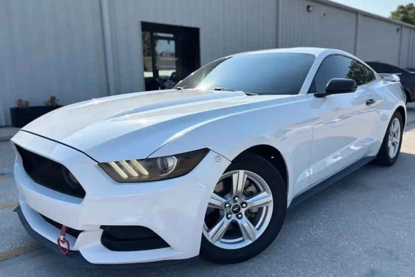 2017 Ford Mustang V6 photo 1