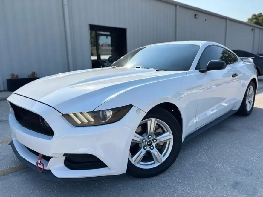 2017 Ford Mustang V6 photo 1