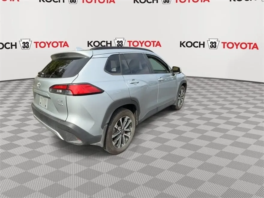 2024 Toyota Corolla Cross XLE photo 1