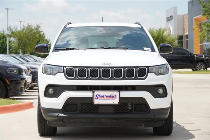 2024 Jeep Compass Latitude photo 1