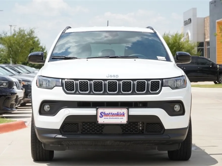 2024 Jeep Compass Latitude photo 1