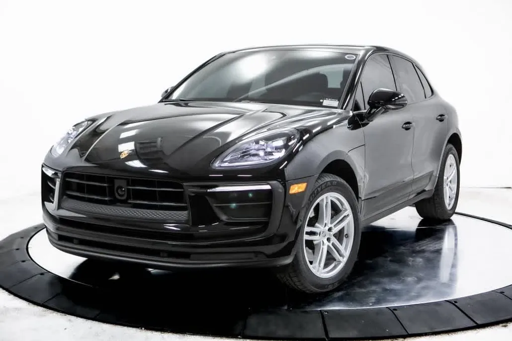 2023 Porsche Macan Base photo 1