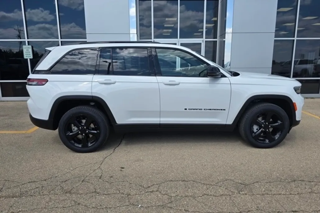 2025 Jeep Grand Cherokee Limited photo 1