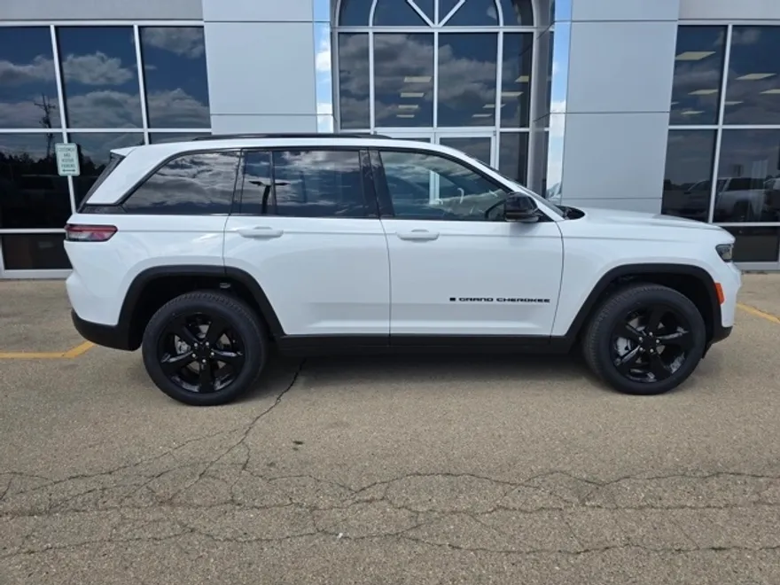 2025 Jeep Grand Cherokee Limited photo 1