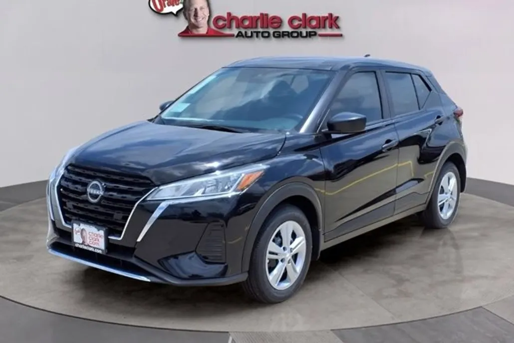 2025 Nissan Kicks Play S photo 1