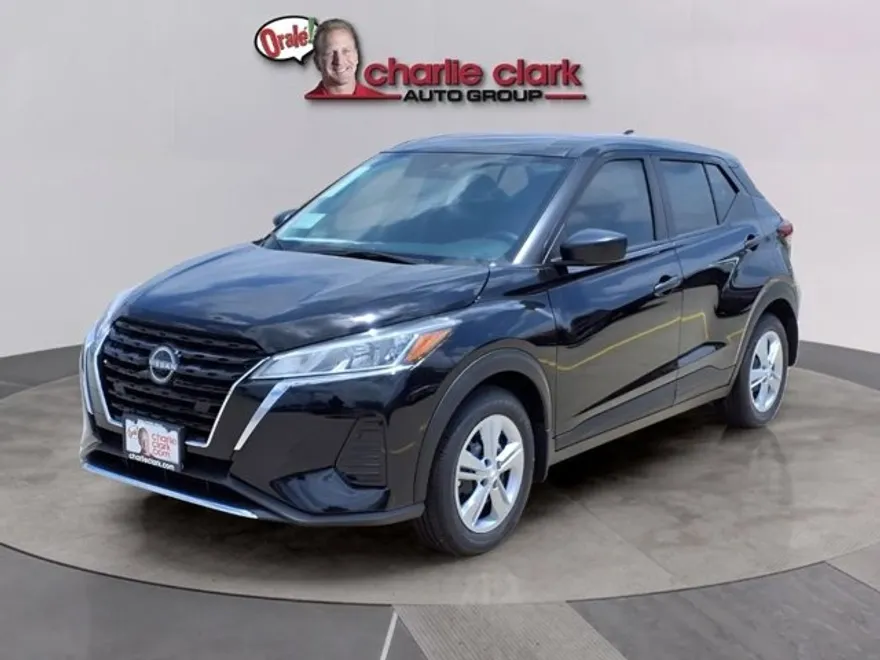 2025 Nissan Kicks Play S photo 1