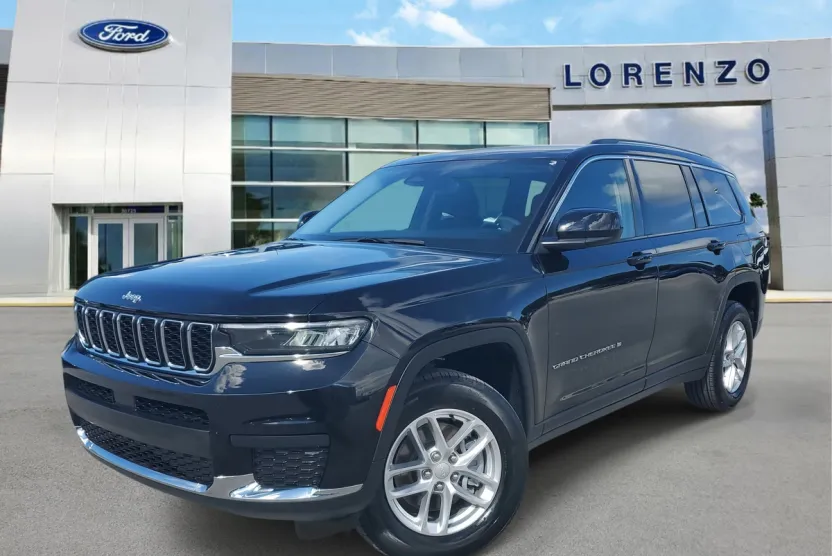 2023 Jeep Grand Cherokee Laredo photo 1