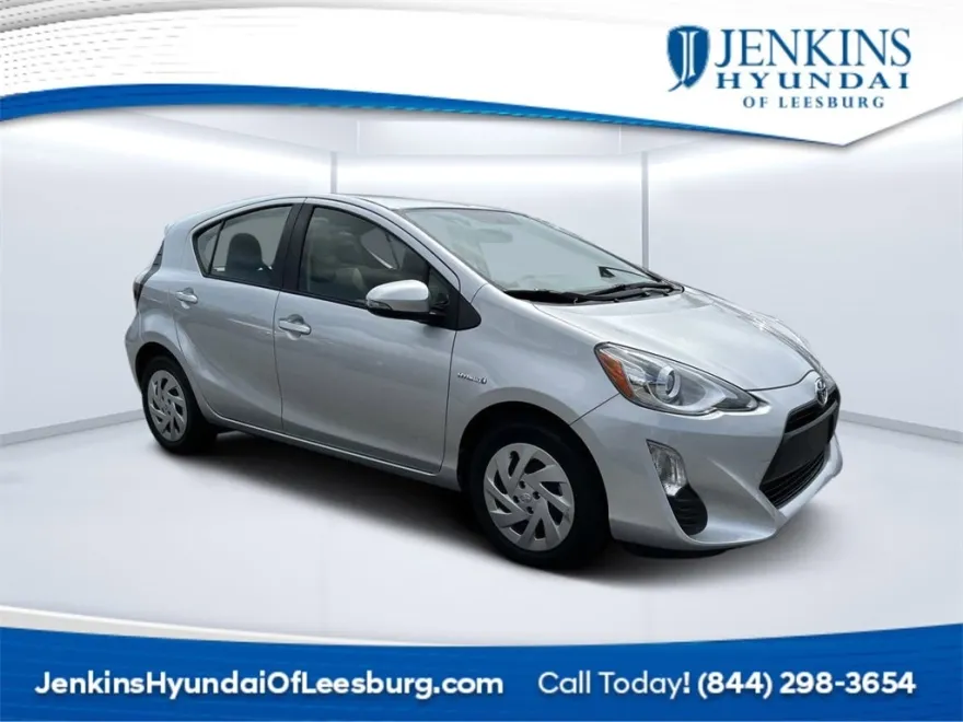 2016 Toyota Prius C One photo 1