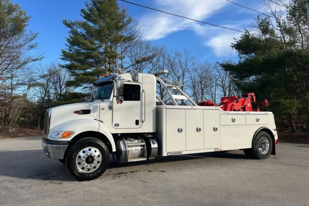 2021 Peterbilt 337 photo 1