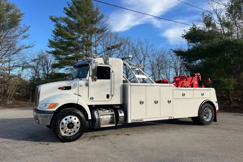 2021 Peterbilt 337 photo 1