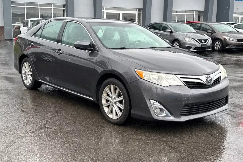 2012 Toyota Camry XLE photo 1
