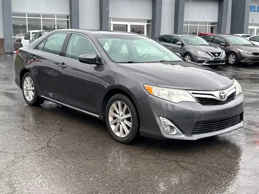 2012 Toyota Camry XLE photo 1