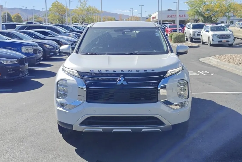 2025 Mitsubishi Outlander PHEV SE photo 1