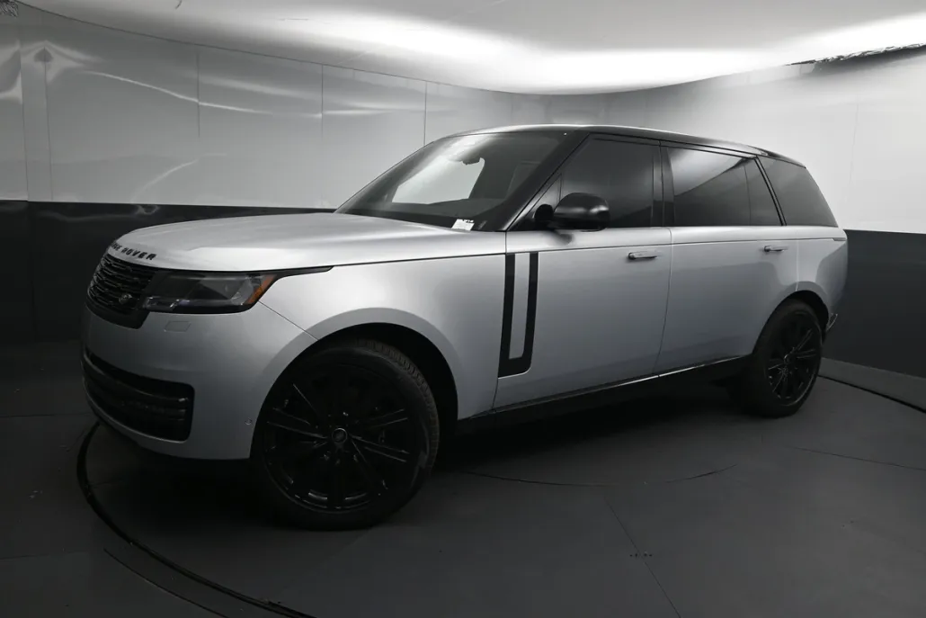 2025 Land Rover Range Rover SE photo 1