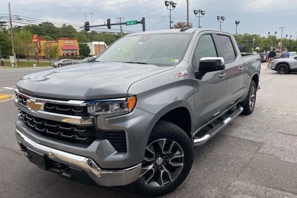 2024 Chevrolet Silverado 1500 LT photo 1