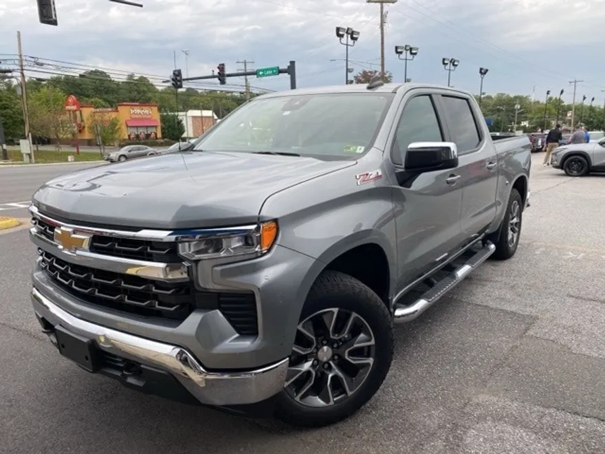 2024 Chevrolet Silverado 1500 LT photo 1