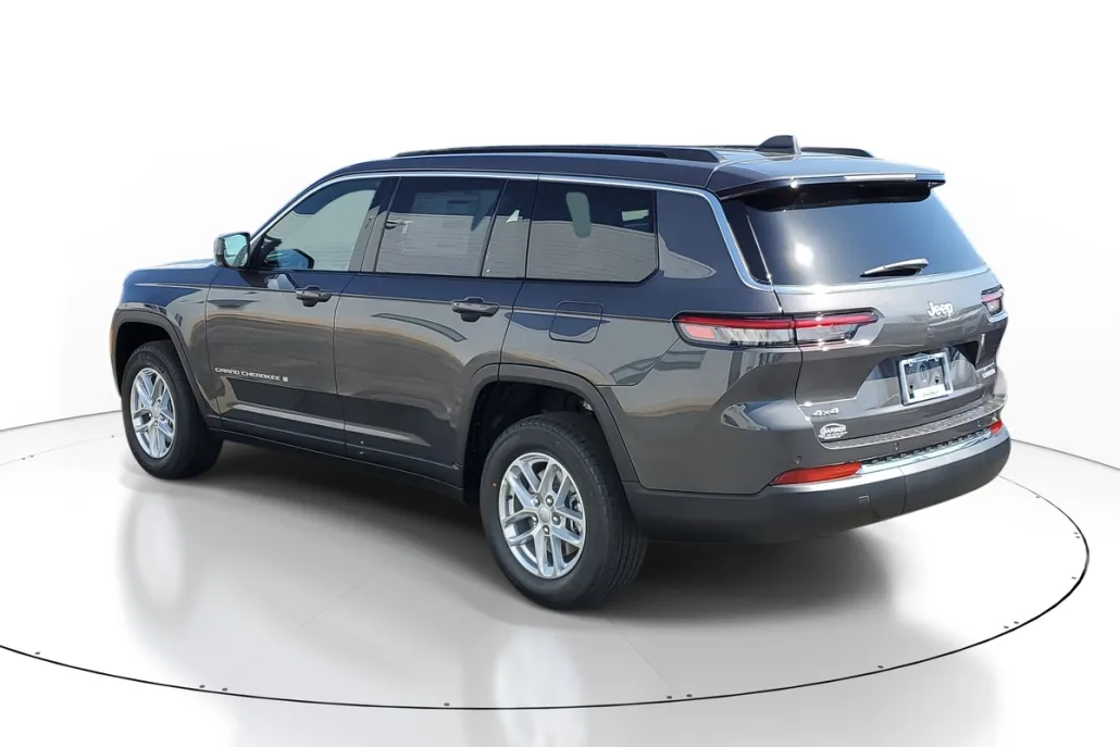 2025 Jeep Grand Cherokee Laredo photo 1