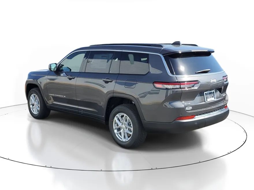 2025 Jeep Grand Cherokee Laredo photo 1