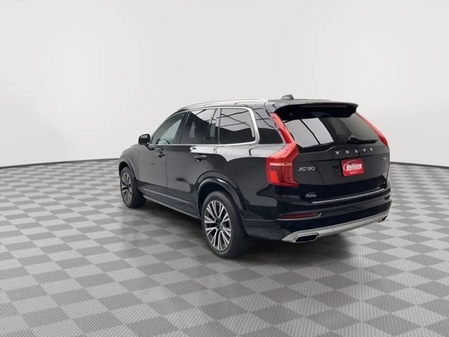 2021 Volvo XC90 Momentum photo 1