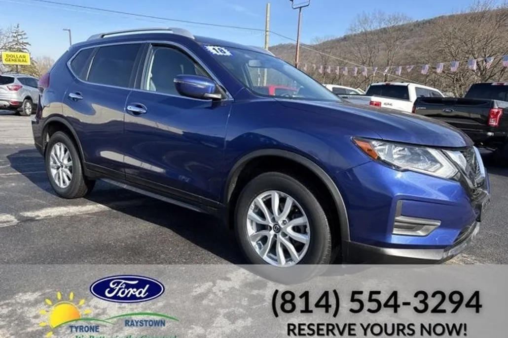 2018 Nissan Rogue SV photo 1