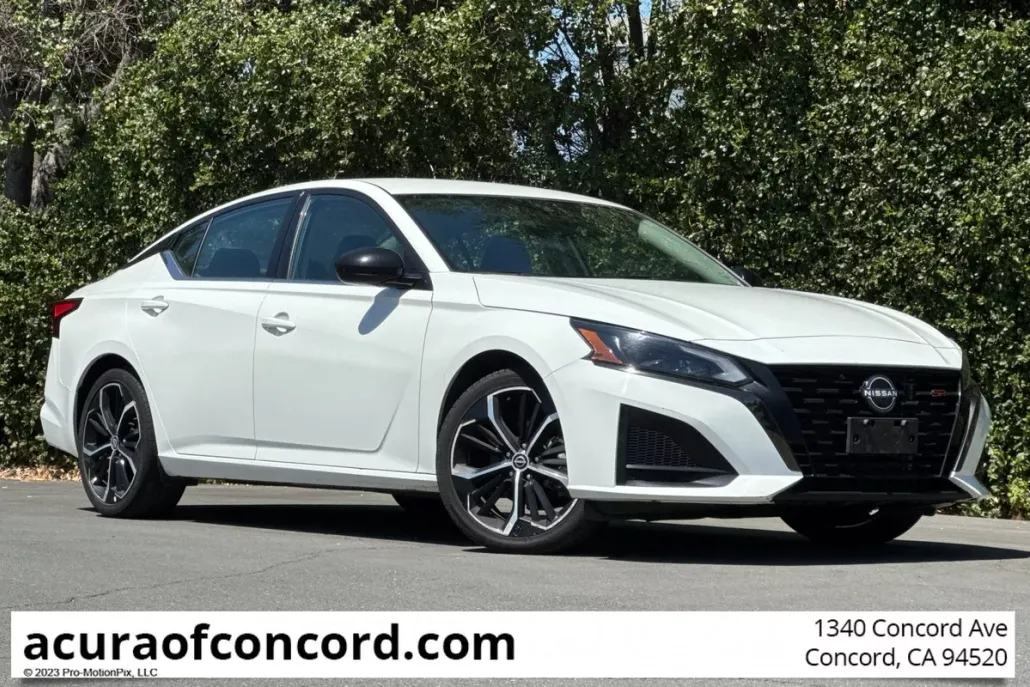 2023 Nissan Altima 2.5 SR photo 1