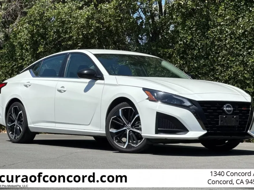 2023 Nissan Altima 2.5 SR photo 1