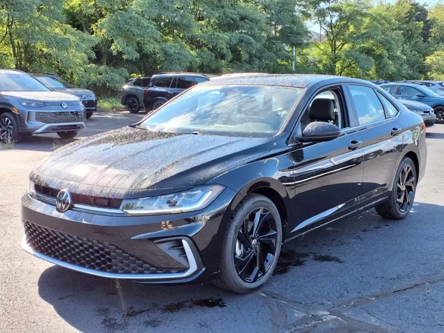 2025 Volkswagen Jetta SE photo 1