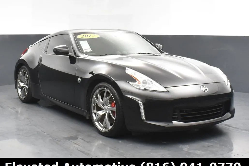 2017 Nissan 370Z Sport Tech photo 1