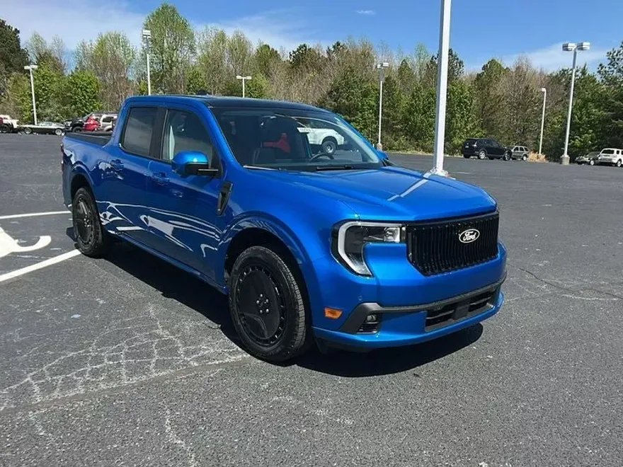 2025 Ford Maverick photo 1