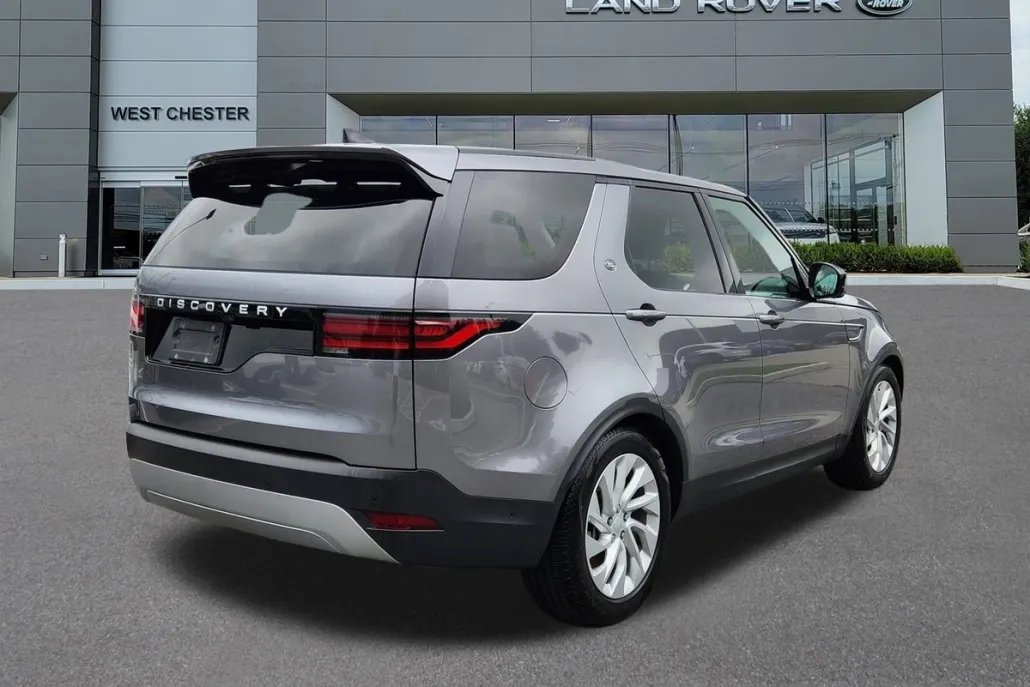 2024 Land Rover Discovery S photo 1